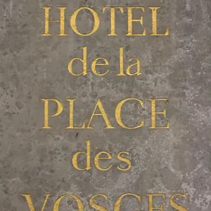 Boutique De La Place Des Vosges Parigi